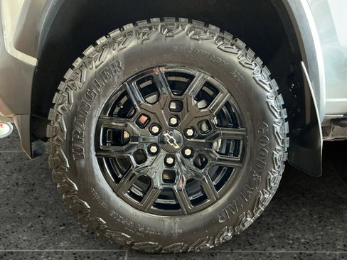 Used 2024 Chevrolet Colorado Trail Boss w/ Advanced Trailering Package AWD/4WD image 14