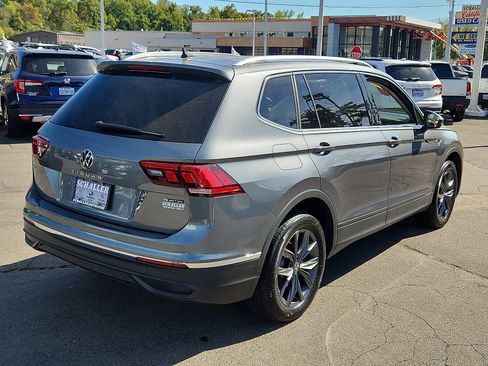 Used 2022 Volkswagen Tiguan SE image 6