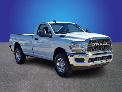 Used 2024 RAM 2500 Tradesman w/ Chrome Appearance Group image 3