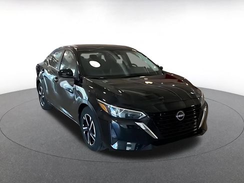 Used 2025 Nissan Sentra SV image 3