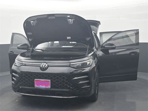 Used 2026 Volkswagen Tiguan SE R-Line image 37