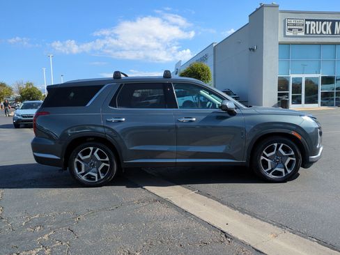 Used 2023 Hyundai Palisade SEL AWD/4WD image 2