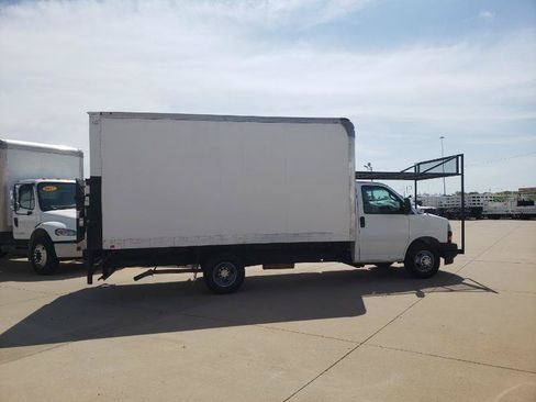 Used 2018 Chevrolet Express 3500 RWD image 6