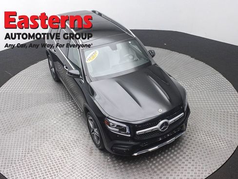 Used 2022 Mercedes-Benz GLB 250 4MATIC w/ AMG Line image 3