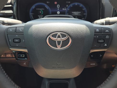 Used 2025 Toyota Camry XLE w/ Premium Plus Package FWD image 32