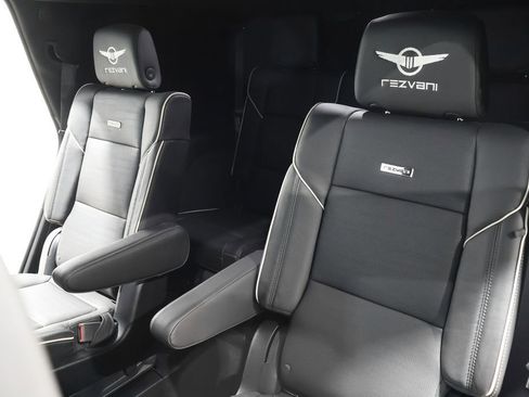 Used 2023 Cadillac Escalade Premium Luxury image 59