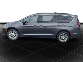 Used 2022 Chrysler Pacifica Touring-L w/ Uconnect Theater Family Group AWD/4WD video 2