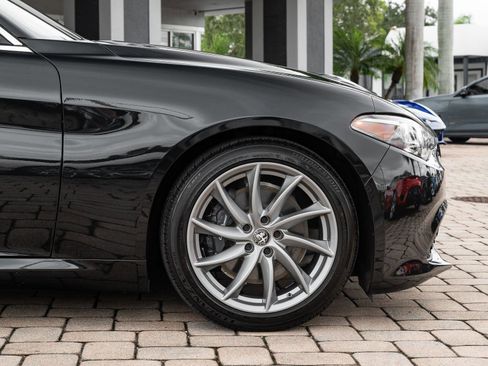 Used 2023 Alfa Romeo Giulia Lusso w/ Quick Order Package 22Z Lusso image 11