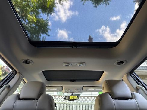Used 2014 Buick Enclave Premium AWD/4WD image 28