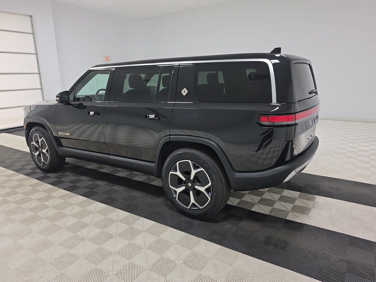 Used 2023 Rivian R1S Adventure Quad AWD/4WD image 3