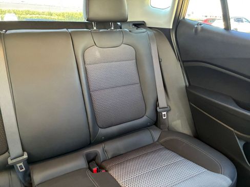 Used 2025 Chevrolet Trax LT image 36