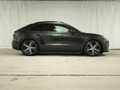 Used 2025 Porsche Macan Electric image 8