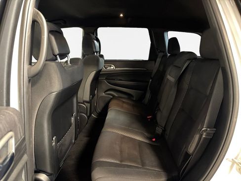 Used 2019 Jeep Grand Cherokee Laredo image 24