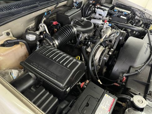 Used 2000 Chevrolet Tahoe Z71 w/ Comfort & Security Pkg image 94