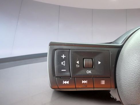 Used 2024 Nissan Rogue SV w/ SV Premium Package image 19