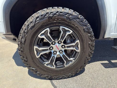 Certified 2024 GMC Canyon AT4 AWD/4WD image 8