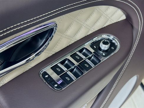 Certified 2023 Bentley Bentayga AWD/4WD image 17