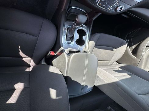 Used 2025 Chevrolet Malibu LT image 24