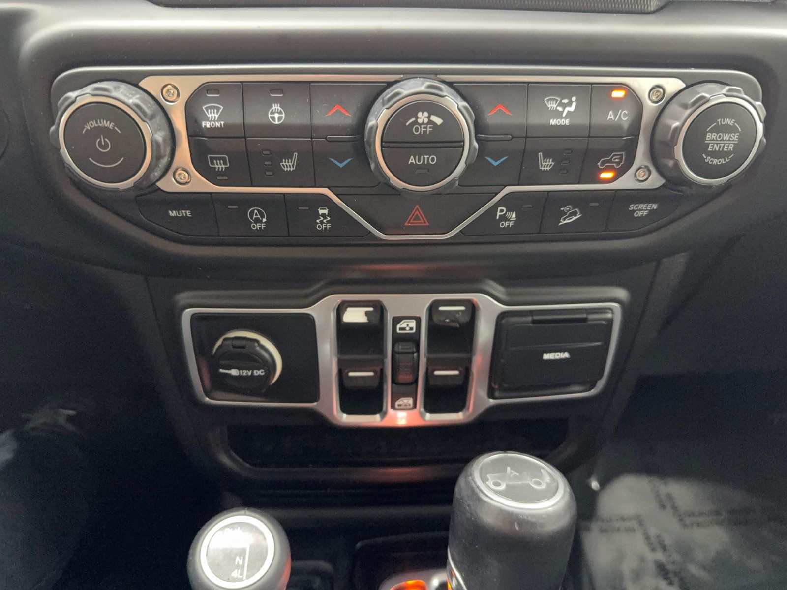 Used 2018 Jeep Wrangler Unlimited Sahara AWD/4WD image 25