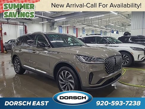 Certified 2025 Lincoln Aviator AWD image 2