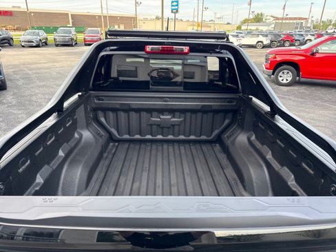 Used 2025 Chevrolet Colorado ZR2 w/ Midnight Edition AWD/4WD image 5