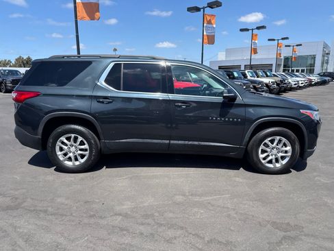 Used 2021 Chevrolet Traverse LT FWD image 9