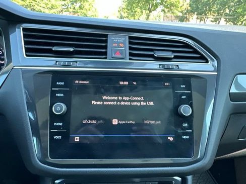 Used 2018 Volkswagen Tiguan SEL Premium AWD/4WD image 10