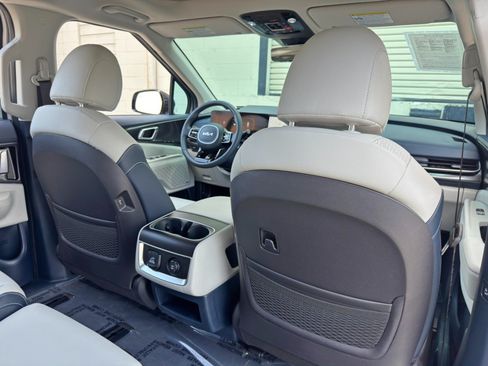 Used 2025 Kia Carnival SX Prestige FWD image 42