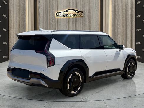 Used 2024 Kia EV9 Land AWD/4WD image 7