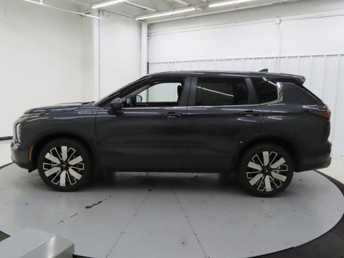 New 2025 Mitsubishi Outlander SE image 6