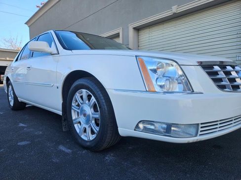 Used 2010 Cadillac DTS image 28