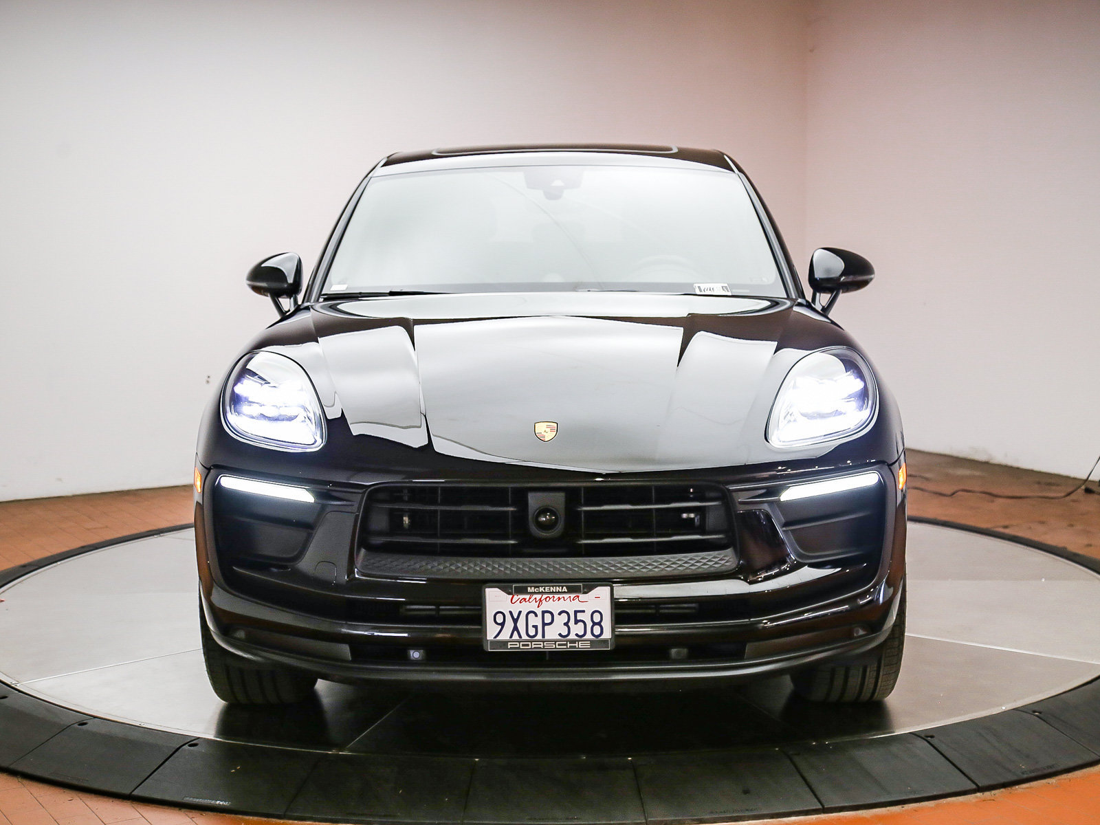 Certified 2026 Porsche Macan AWD/4WD image 3