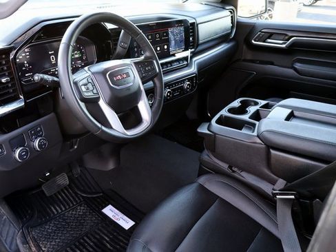 Used 2024 GMC Sierra 1500 SLT image 3