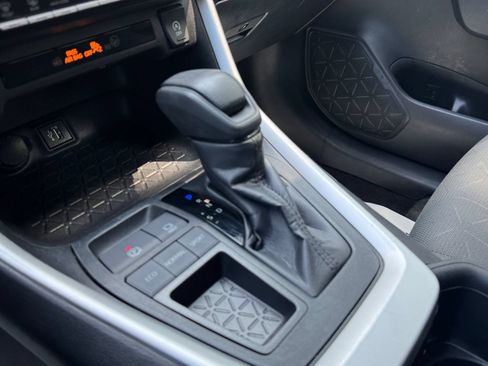 Used 2024 Toyota RAV4 XLE FWD image 6