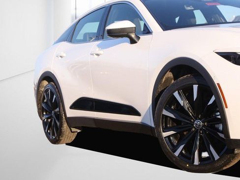 Used 2025 Toyota Crown Platinum image 3