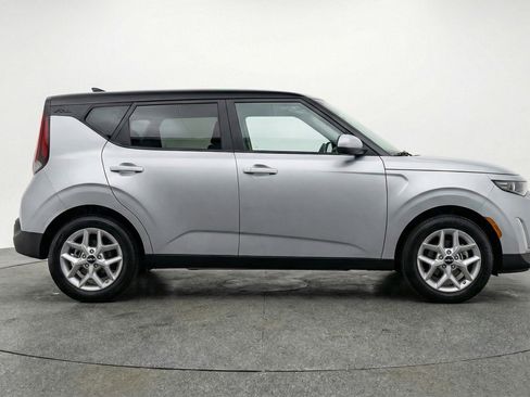 Used 2025 Kia Soul LX w/ LX Technology Package image 11