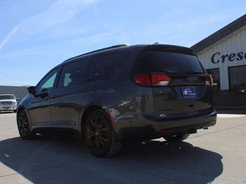 Used 2020 Chrysler Pacifica Limited w/ Quick Order Package 27H Red S image 7