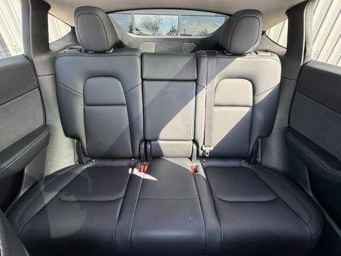 Used 2021 Tesla Model Y Long Range image 16