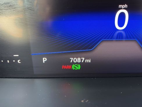 Certified 2025 Volkswagen Taos SE image 27