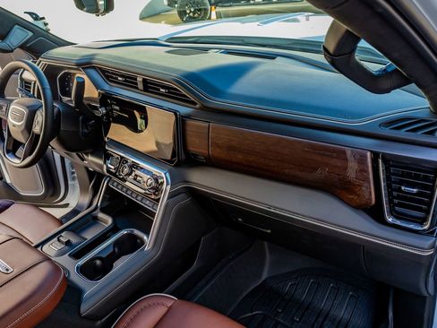 Used 2026 GMC Sierra 3500 Denali Ultimate w/ LPO, Black Badging Package image 18