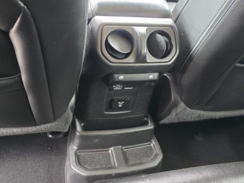 Used 2023 Jeep Wrangler Unlimited Sahara AWD/4WD image 11