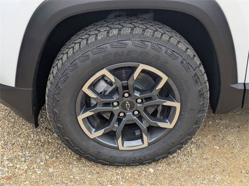 New 2026 Chevrolet Equinox ACTIV image 7