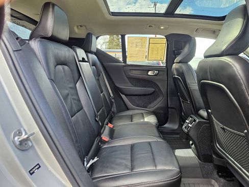Used 2023 Volvo XC40 B5 Plus w/ Protection Package Premier image 14