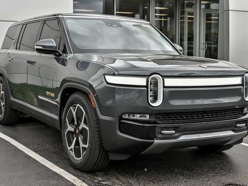 Used 2023 Rivian R1S Adventure AWD/4WD image 13