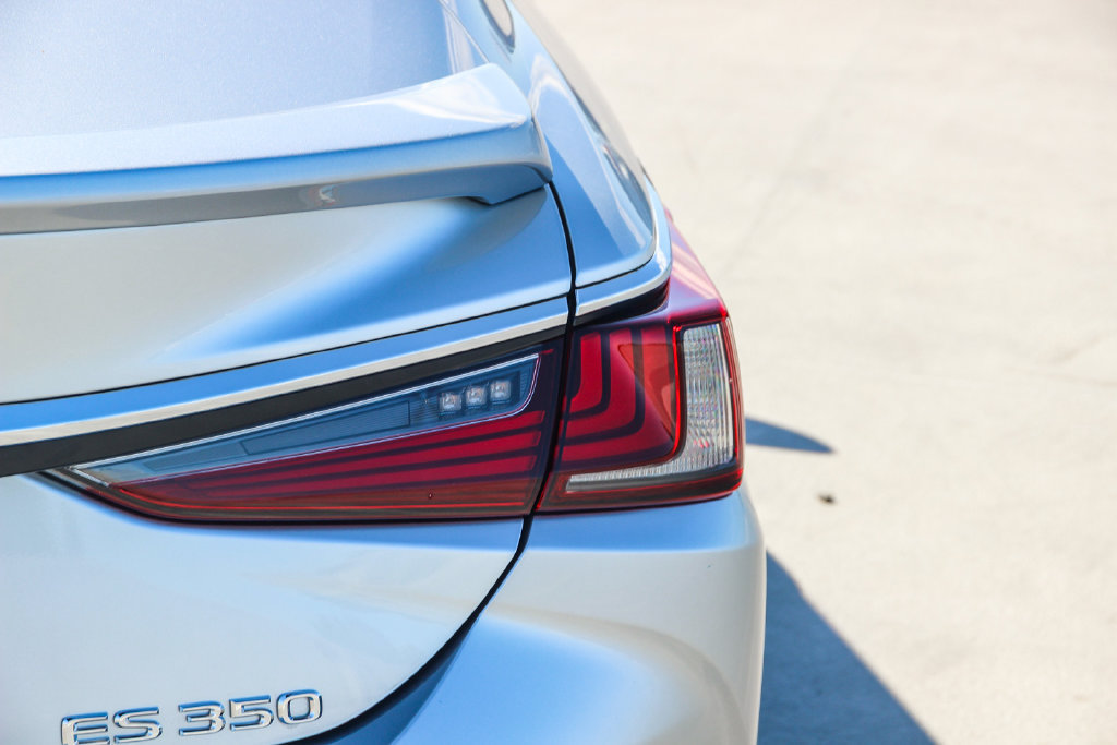 Certified 2023 Lexus ES 350 w/ Accessory Package (Z2) FWD image 8