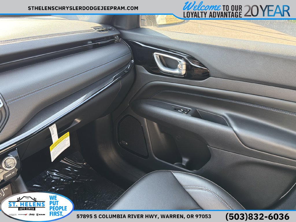 New 2025 Jeep Compass Limited w/ Sun & Sound Group AWD/4WD image 30