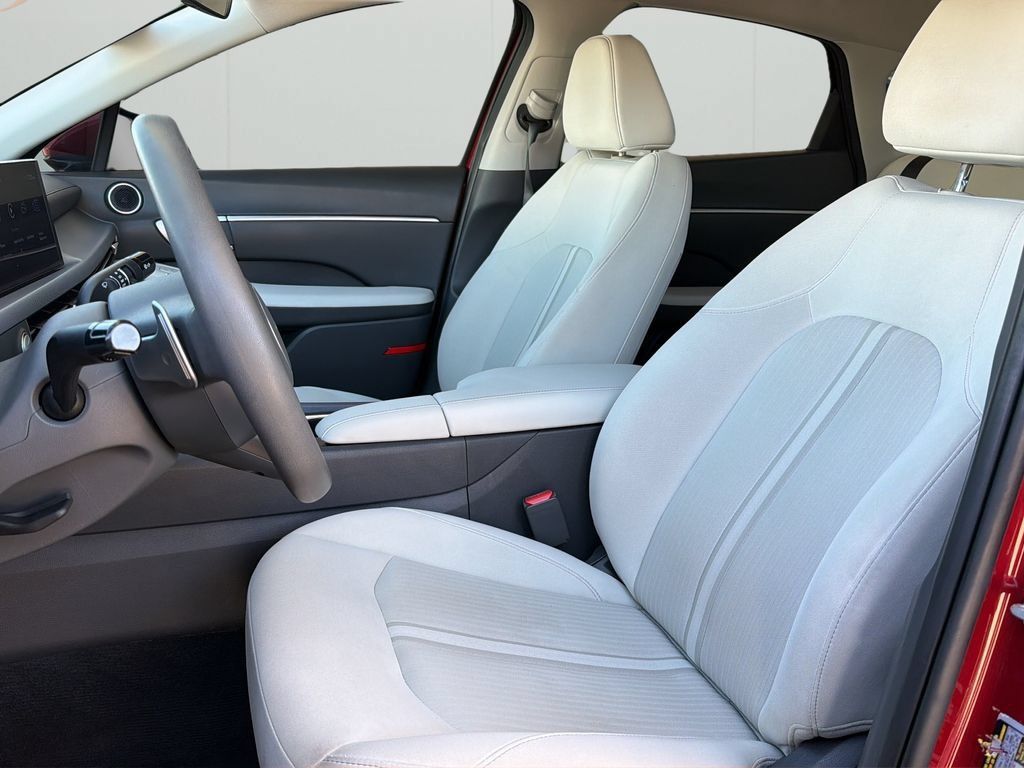 Used 2025 Hyundai Sonata SEL FWD image 13