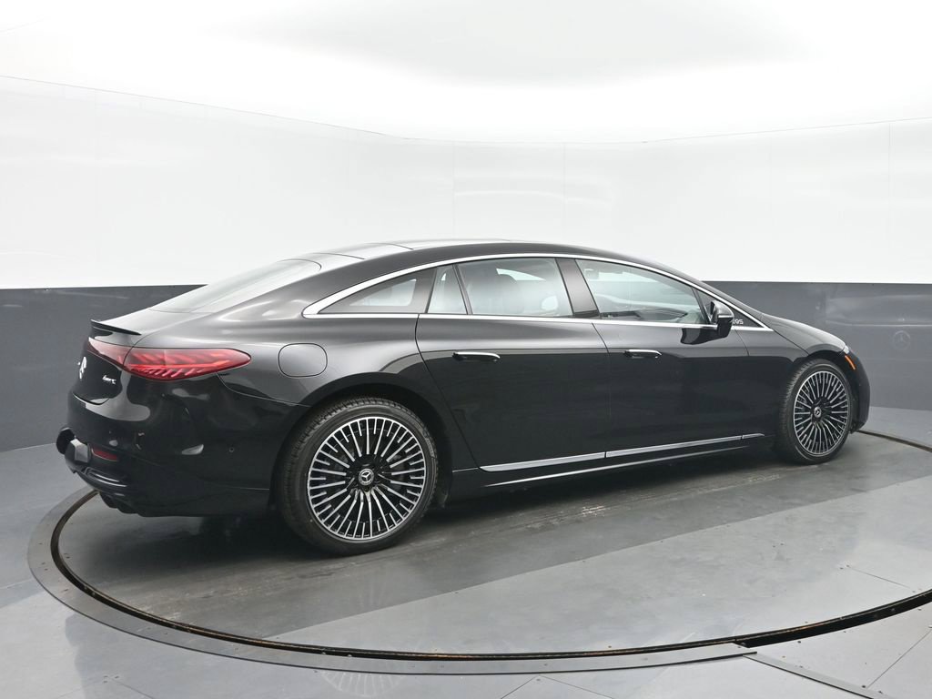 Used 2022 Mercedes-Benz EQS 580 4MATIC Sedan image 3
