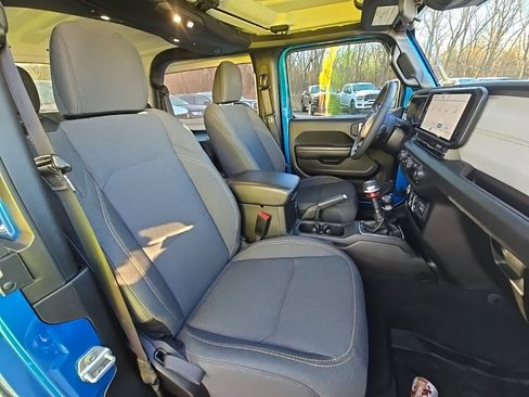Used 2024 Jeep Wrangler Sport S image 17