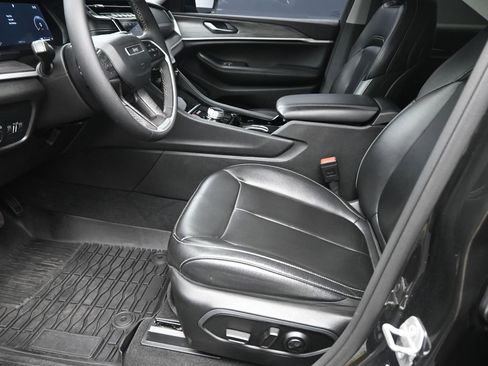 Used 2023 Jeep Grand Cherokee L Limited image 18